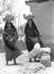 Women in Tehuantepec, Mexico, 1929